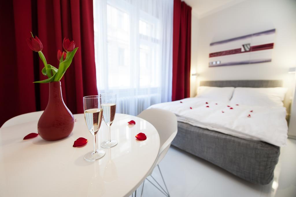 Honeymoon Ruterra Studio Прага Екстер'єр фото